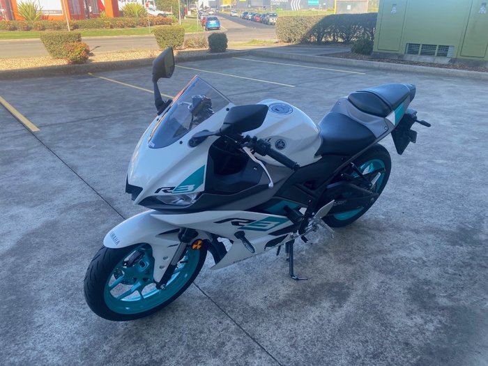 2024 Yamaha YZF-R3 White