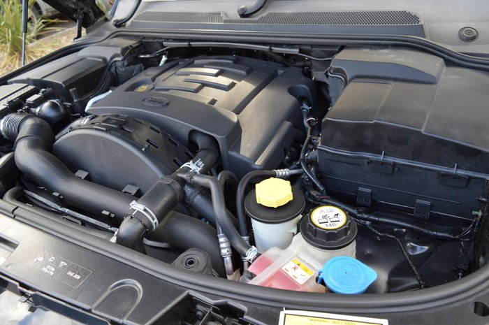 2013 Land Rover Discovery 4 SDV6 HSE Series 4 MY13 4X4 Constant Borolo Black