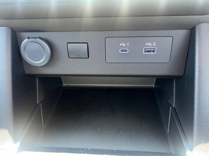 2025 Mitsubishi Triton GLX