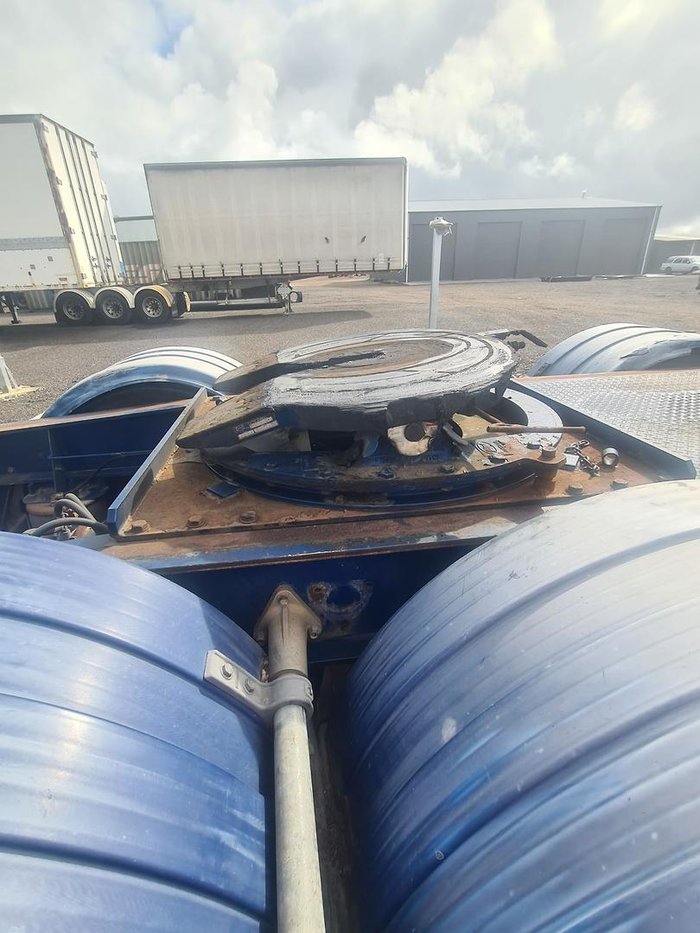 2005 Barker Tri/A Rollback Skel Trailer