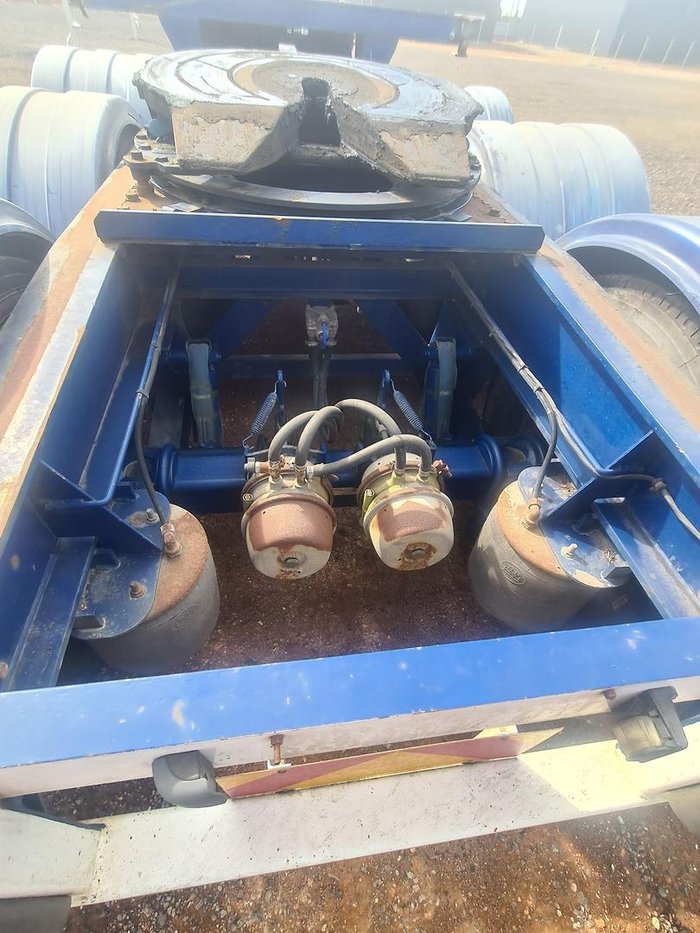 2005 Barker Tri/A Rollback Skel Trailer