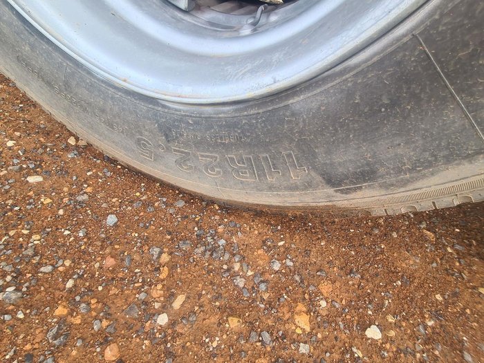 2005 Barker Tri/A Rollback Skel Trailer