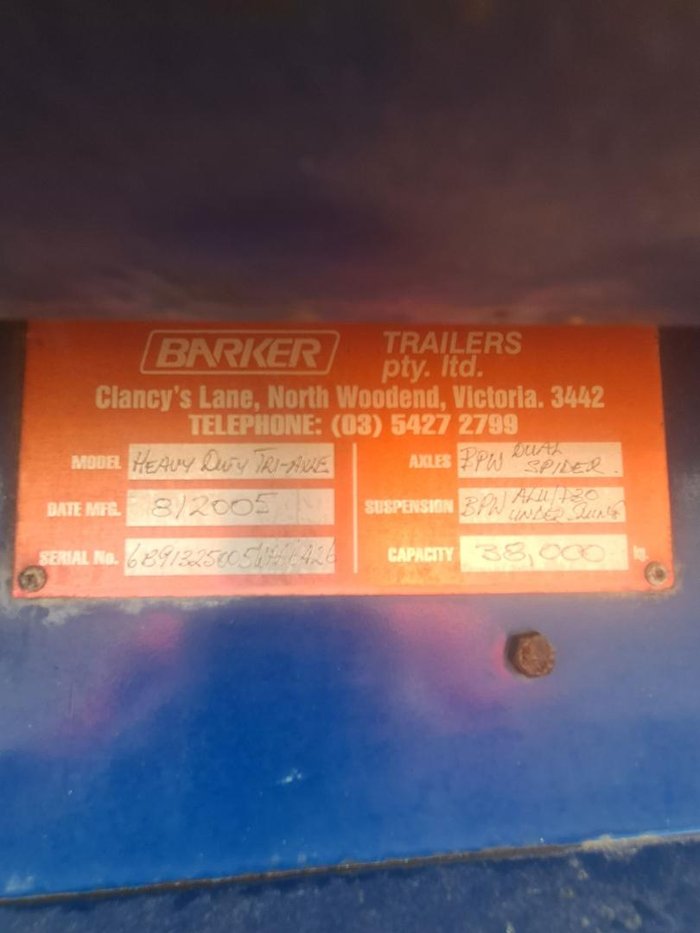 2005 Barker Tri/A Rollback Skel Trailer