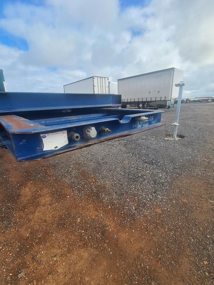 2005 Barker Tri/A Rollback Skel Trailer