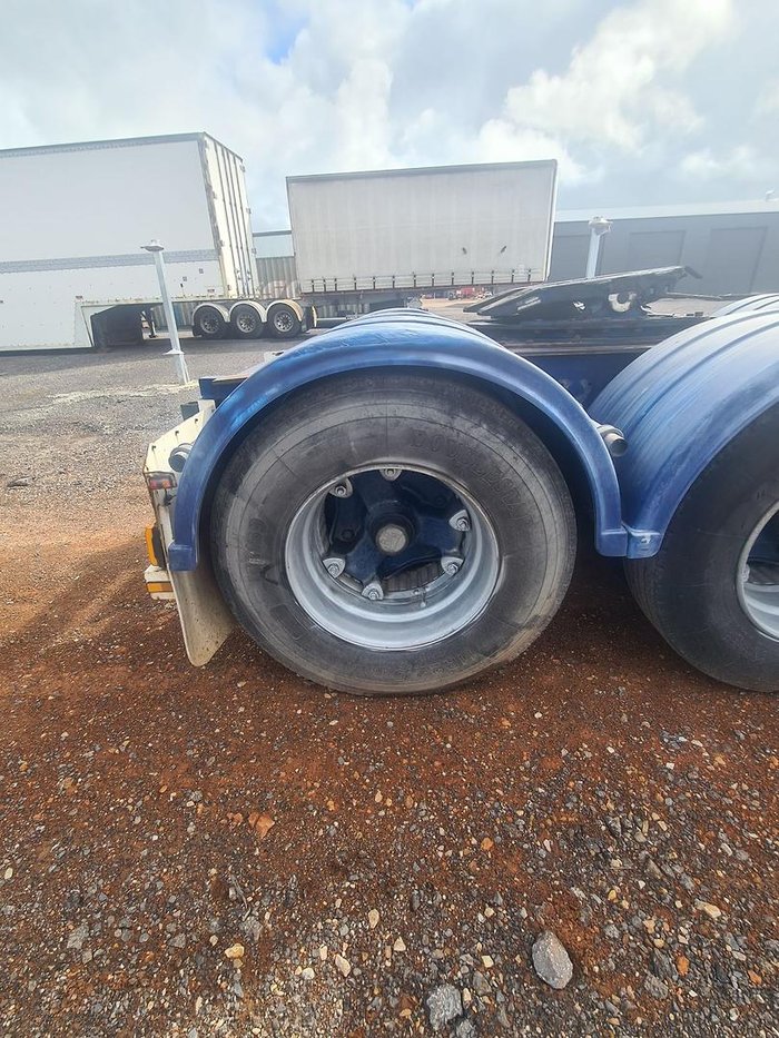 2005 Barker Tri/A Rollback Skel Trailer