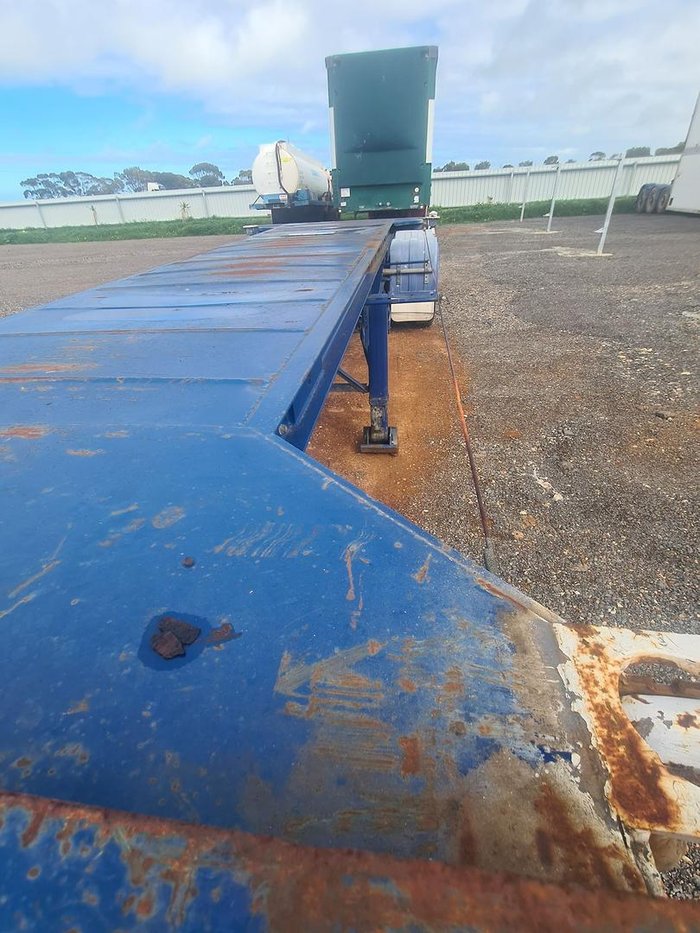 2005 Barker Tri/A Rollback Skel Trailer