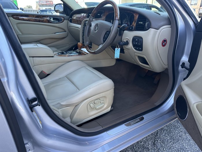 2005 Jaguar XJ8 LWB
