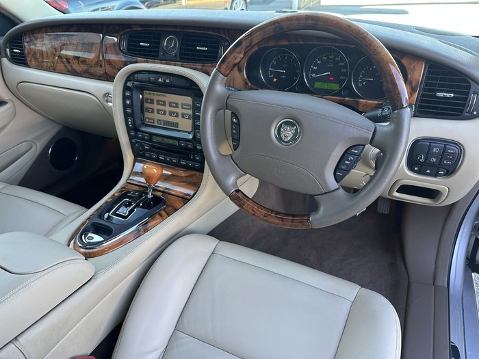 2005 Jaguar XJ8 LWB