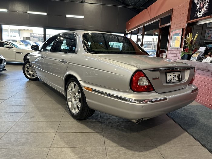 2005 Jaguar XJ8 LWB