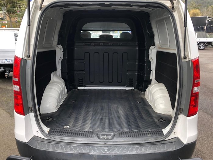 2016 Hyundai iLoad TQ3-V Series II MY17 Creamy White