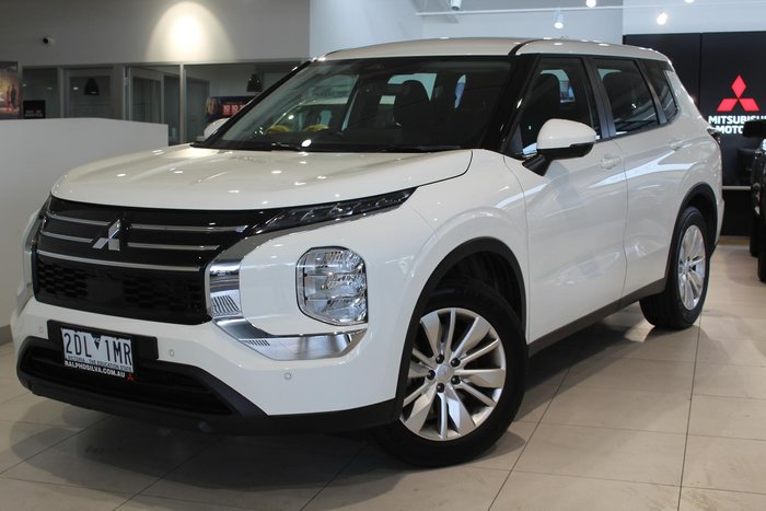 2025 Mitsubishi Outlander ES
