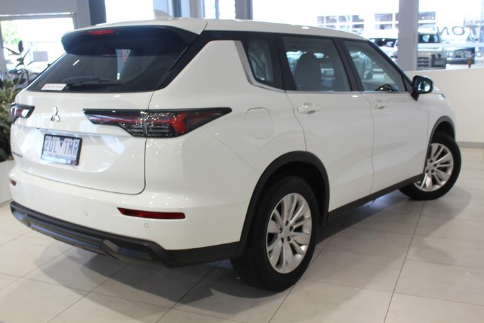 2025 Mitsubishi Outlander ES