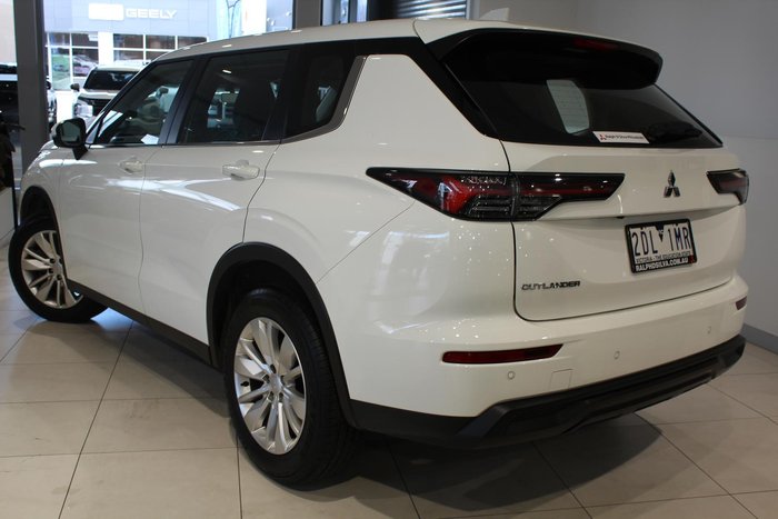 2025 Mitsubishi Outlander ES