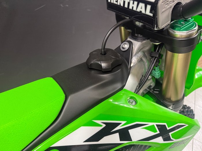2025 Kawasaki 2025 Kawasaki KX252 MOTOCROSS Green
