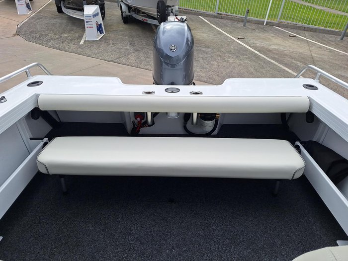 2025 QUINTREX 430 Fishabout