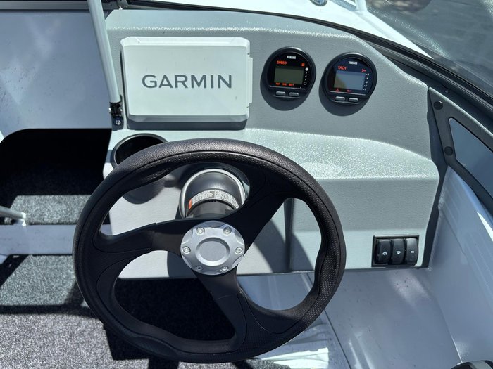 2025 QUINTREX 430 Fishabout