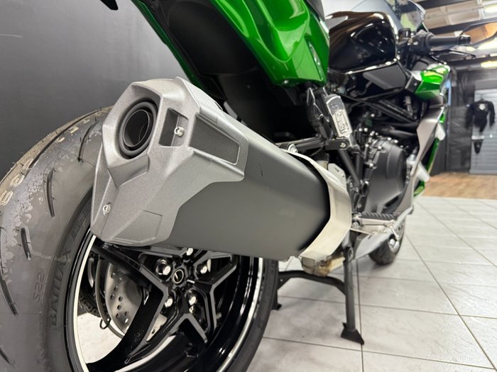 2025 Kawasaki NINJA H2 SX SE Green