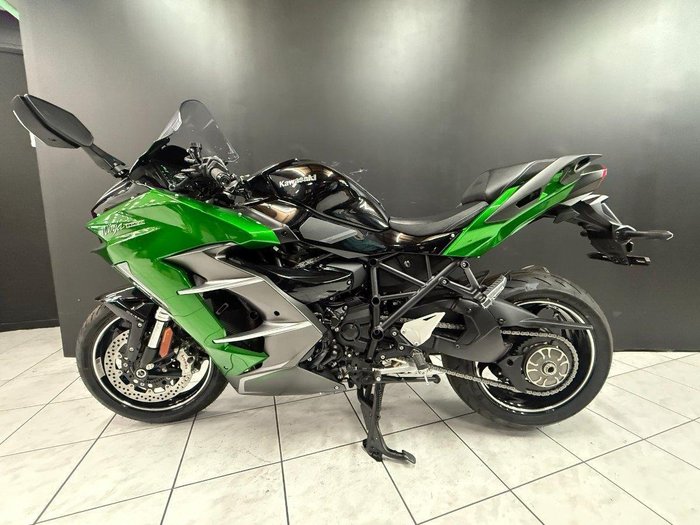 2025 Kawasaki NINJA H2 SX SE Green