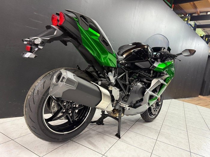 2025 Kawasaki NINJA H2 SX SE Green