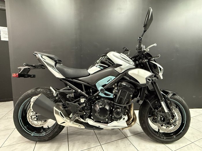 2025 Kawasaki 2025 Kawasaki 900CC Z900 SILVER/BLACK/BLUE