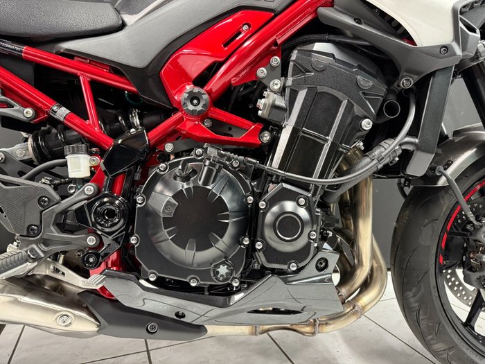 2025 Kawasaki 2025 Kawasaki 900CC Z900 CARBON/GRAPHITE/CANDYRED