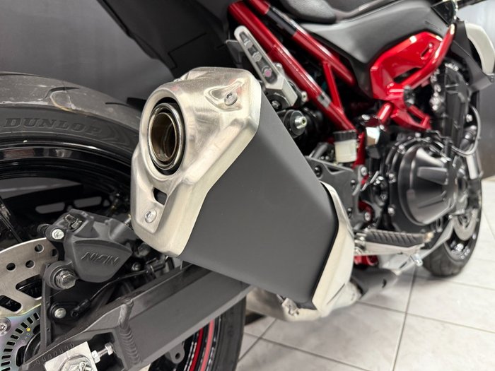 2025 Kawasaki 2025 Kawasaki 900CC Z900 CARBON/GRAPHITE/CANDYRED