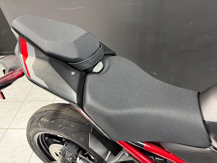 2025 Kawasaki 2025 Kawasaki 900CC Z900 CARBON/GRAPHITE/CANDYRED