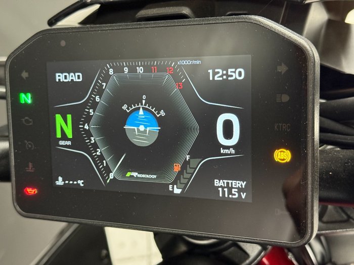 2025 Kawasaki 2025 Kawasaki 900CC Z900 CARBON/GRAPHITE/CANDYRED