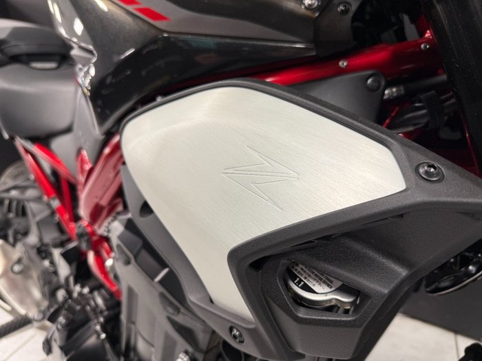 2025 Kawasaki 2025 Kawasaki 900CC Z900 CARBON/GRAPHITE/CANDYRED