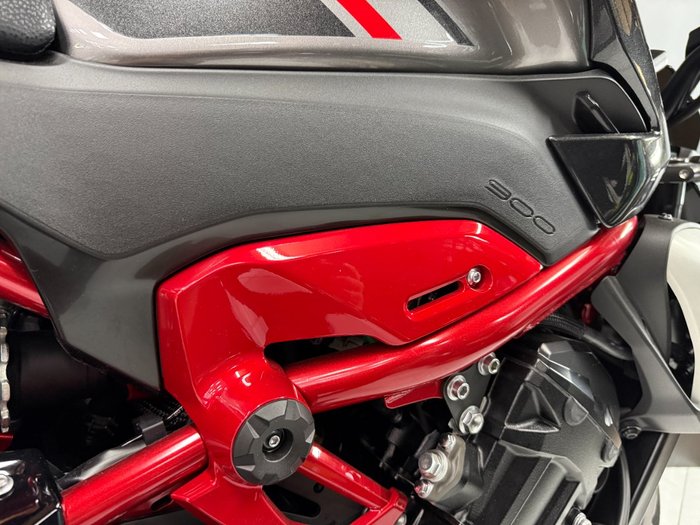 2025 Kawasaki 2025 Kawasaki 900CC Z900 CARBON/GRAPHITE/CANDYRED