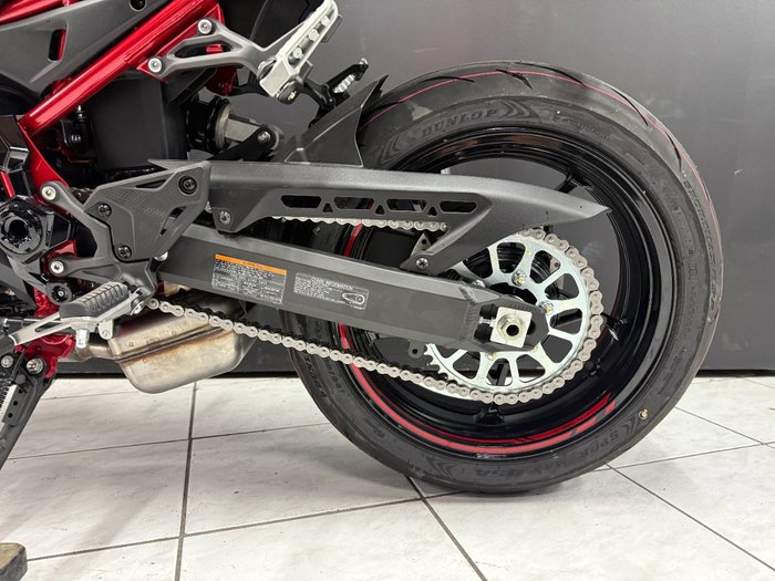 2025 Kawasaki 2025 Kawasaki 900CC Z900 CARBON/GRAPHITE/CANDYRED
