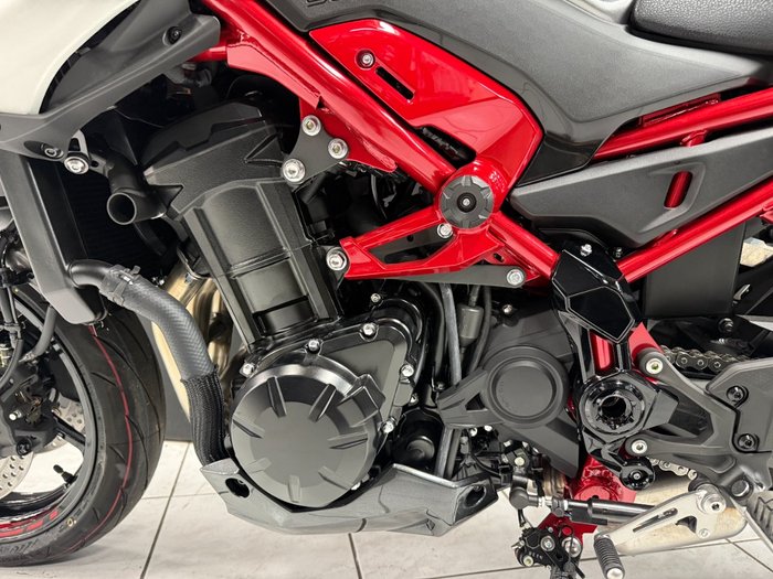 2025 Kawasaki 2025 Kawasaki 900CC Z900 CARBON/GRAPHITE/CANDYRED