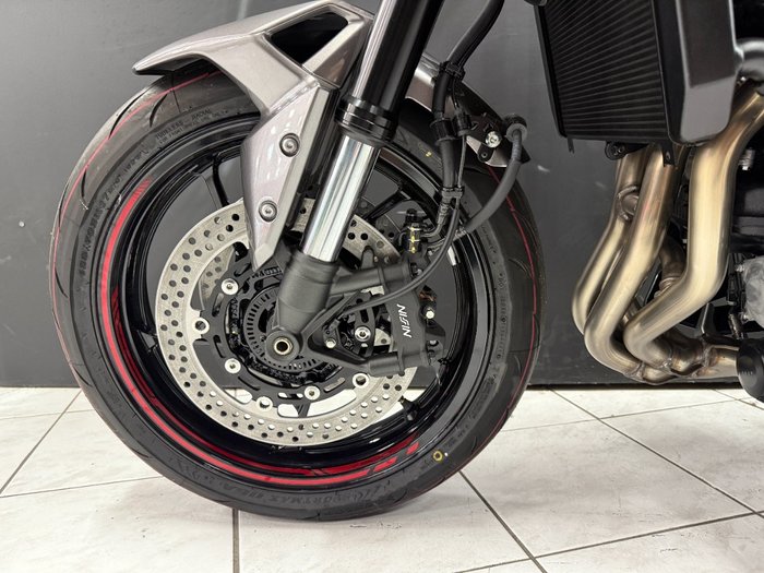 2025 Kawasaki 2025 Kawasaki 900CC Z900 CARBON/GRAPHITE/CANDYRED