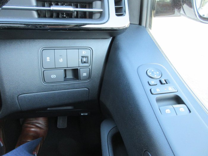 2025 Hyundai STARIA Highlander