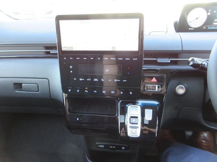 2025 Hyundai STARIA Highlander