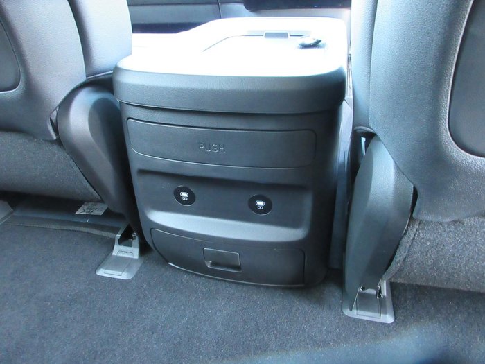 2025 Hyundai STARIA Highlander