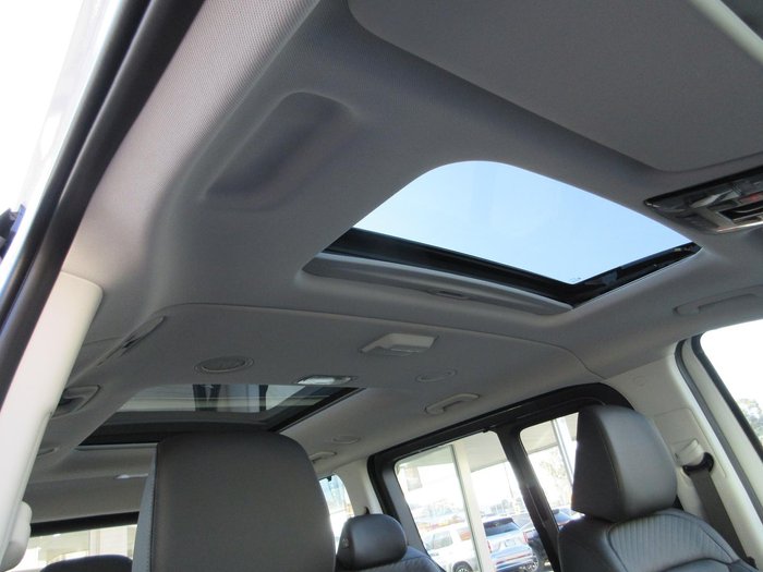 2025 Hyundai STARIA Highlander