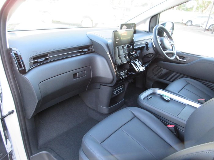 2025 Hyundai STARIA Highlander