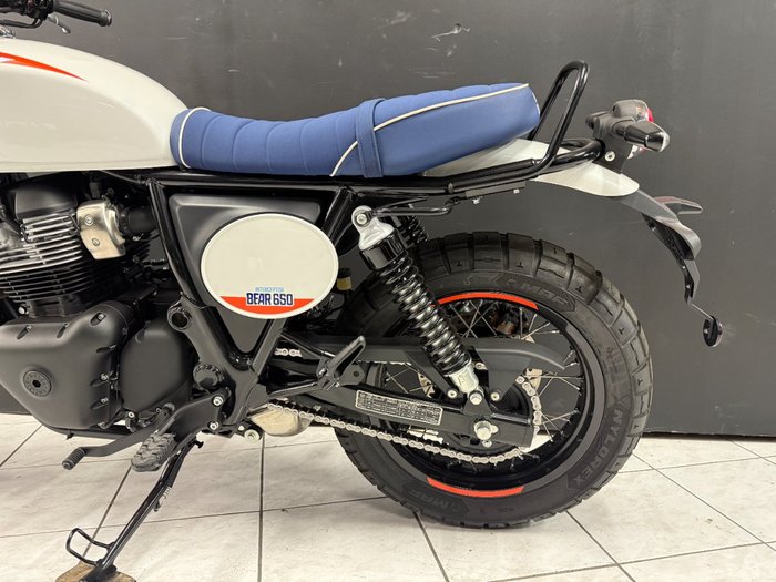 2025 Royal Enfield INTERCEPTOR 650 E5 CLASSIC White