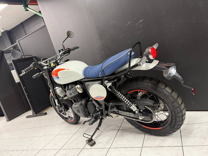 2025 Royal Enfield INTERCEPTOR 650 E5 CLASSIC White