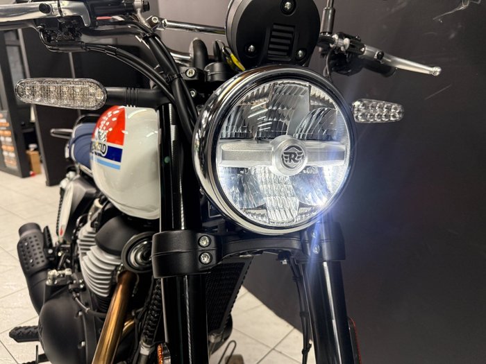 2025 Royal Enfield INTERCEPTOR 650 E5 CLASSIC White