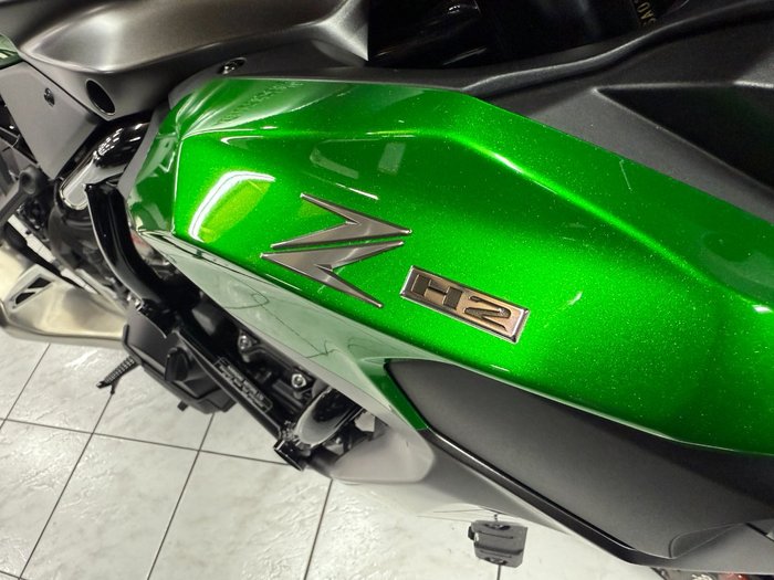 2025 Kawasaki Z H2 (ZR1000K) Green