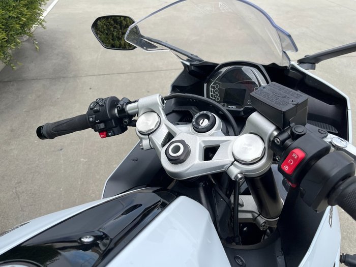 2025 Triumph DAYTONA 660 White
