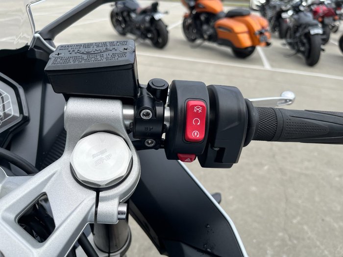 2025 Triumph DAYTONA 660 White
