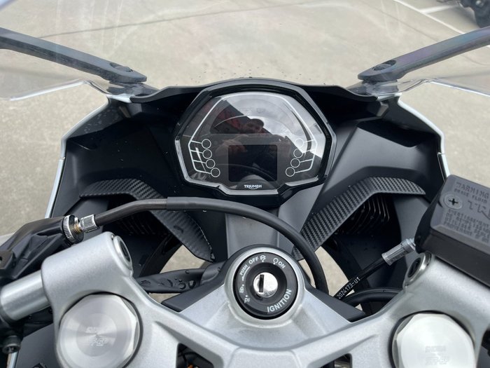 2025 Triumph DAYTONA 660 White