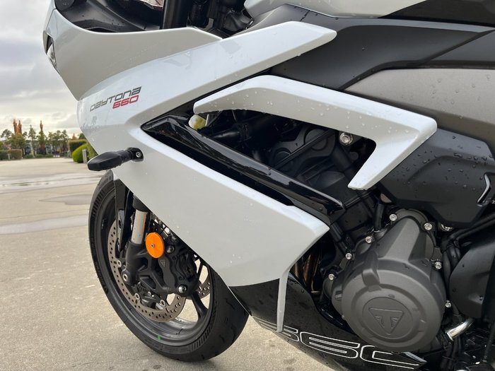 2025 Triumph DAYTONA 660 White