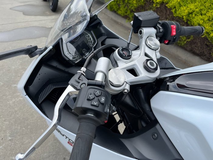 2025 Triumph DAYTONA 660 White
