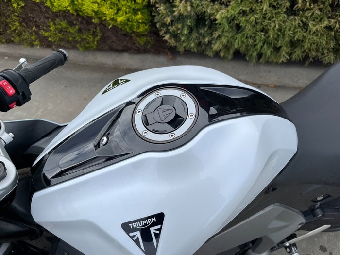 2025 Triumph DAYTONA 660 White