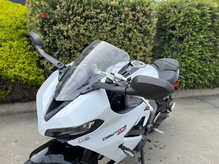 2025 Triumph DAYTONA 660 White