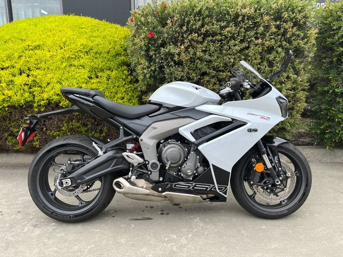 2025 Triumph DAYTONA 660 White